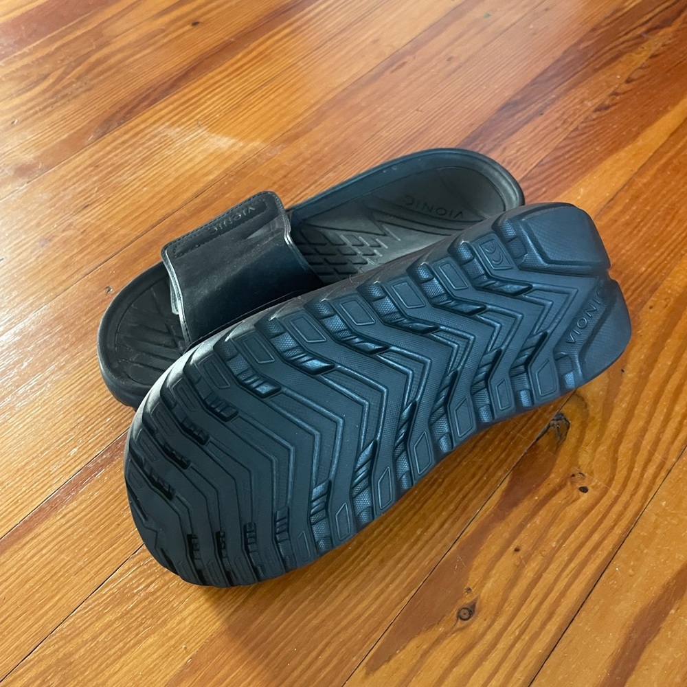 Vionic slides